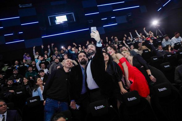 efsane-filminin-qala-gecesi-cinemaplus-da-bas-tutdu-foto